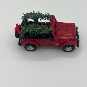 Carlton Heirloom Ornaments JOLLY JEEP WRANGLER 2006 T14